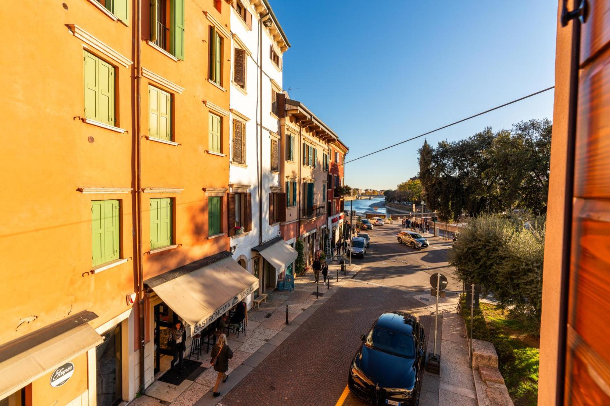 La Finestra Sul Ponte By Postcardsfrom Bed & Breakfast Verona Exterior foto