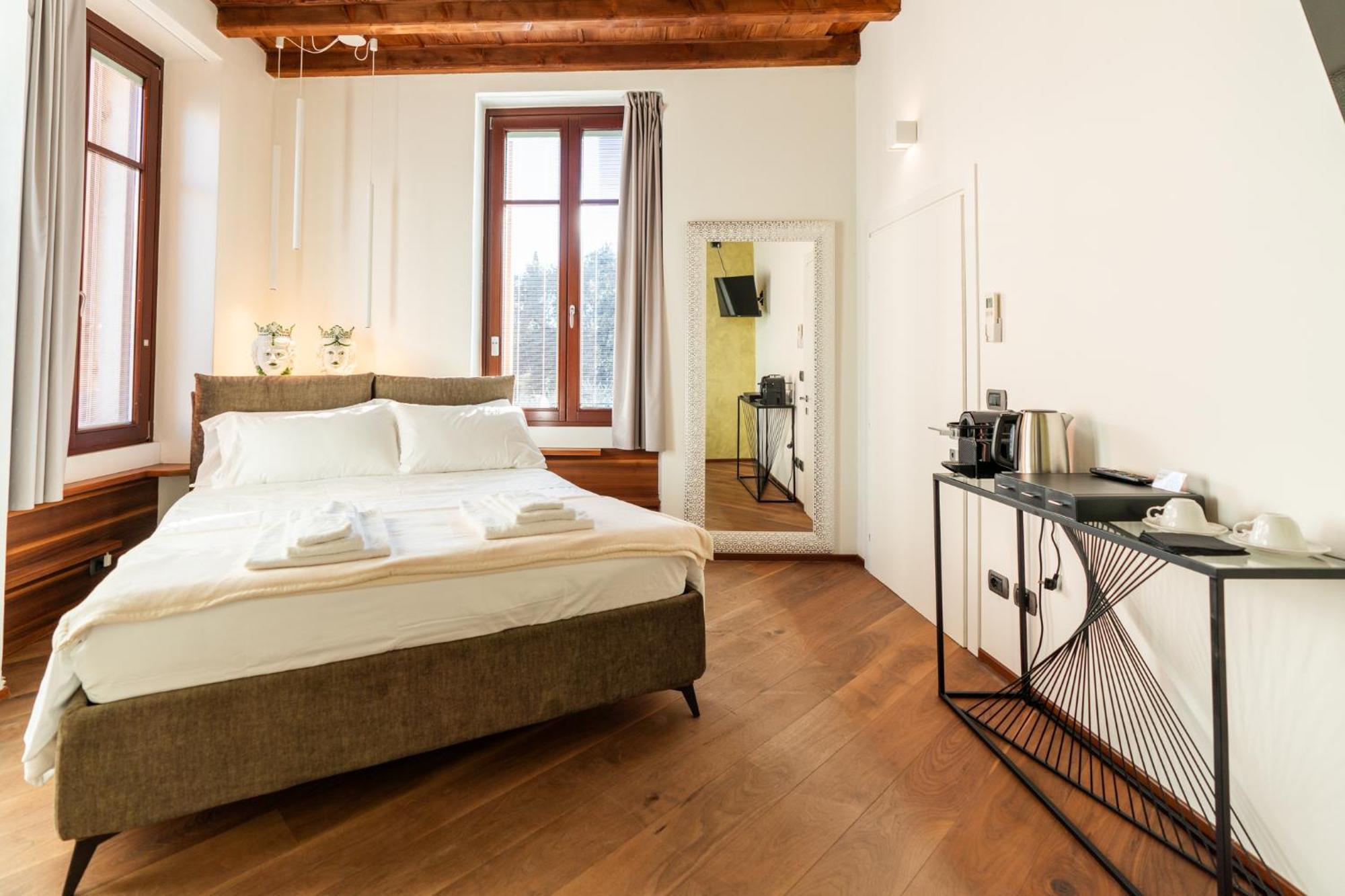 La Finestra Sul Ponte By Postcardsfrom Bed & Breakfast Verona Exterior foto